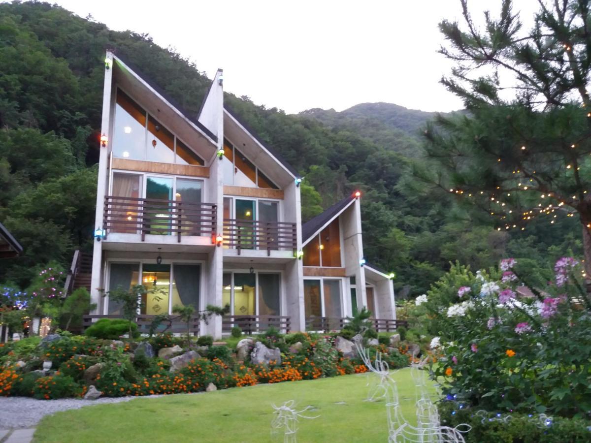 Moon On The Cloud Yeongwol